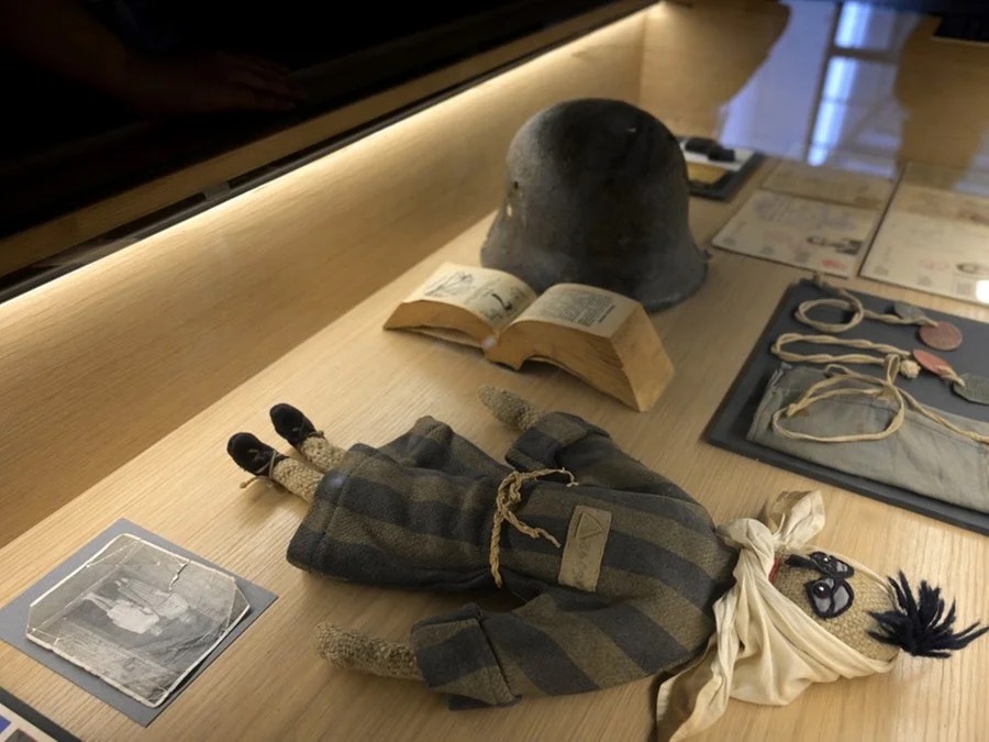 Objetos em exposição no Museu do Holocausto